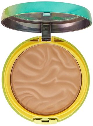 Esta imagen puede contener cosméticos y maquillaje facial.