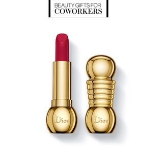 La imagen puede contener lápiz labial y cosméticos.