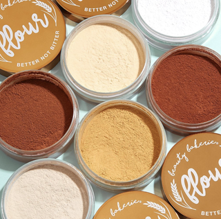 La imagen puede contener cosméticos en polvo de especias y maquillaje facial