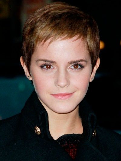 La imagen puede contener Emma Watson Rostro Persona humana Sonrisa Chaqueta Abrigo Ropa y vestuario