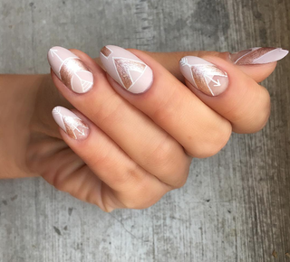 Nagelkunst in Roségold