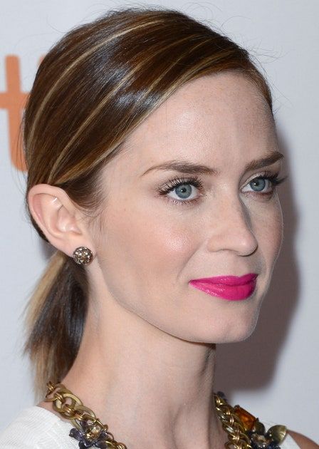 La imagen puede contener Emily Blunt Persona humana Cara Cabello Lápiz labial Cosméticos y cabeza