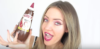 Bilden kan innehålla Human Person Face Food Creme Dessert Cream och Goga Sekuli