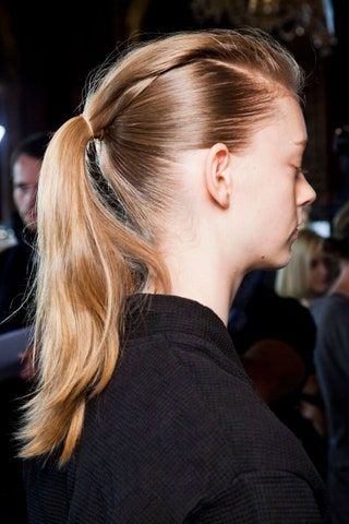 Bild kann Haare Mensch und Pferdeschwanz enthalten