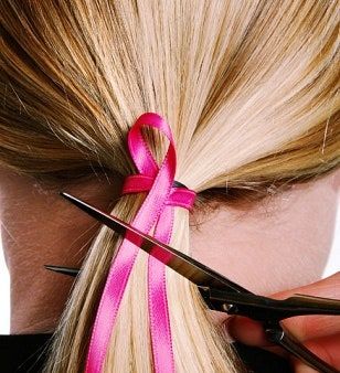 Slika lahko vsebuje Očala Dodatki Dodatki Hair Slide Človek in oseba