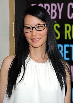 Nuotraukoje gali būti Lucy Liu Veidas Žmogaus plaukai Juodi plaukai Palaidinė Drabužiai Drabužiai Akiniai ir aksesuarai