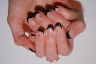 Manicura francesa luna negra