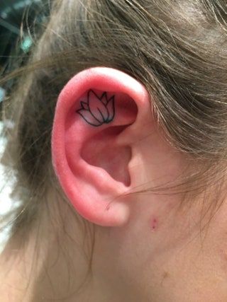 この画像には、人間の耳と顔が含まれている可能性があります