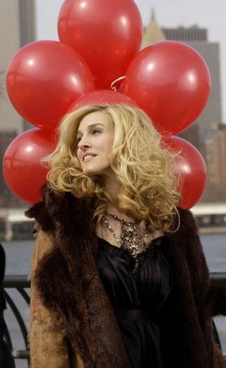 La imagen puede contener ropa y prendas de vestir de persona humana con bola de globo