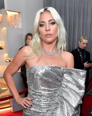 Lady Gaga na rdeči preprogi grammyjev 2019