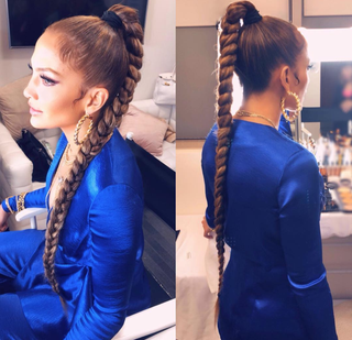 J Lo mit langem Zopf