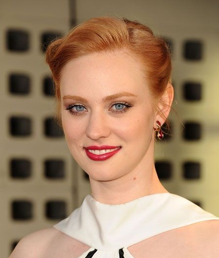 La imagen puede contener Deborah Ann Woll Face Human Person Home Decor and Hair