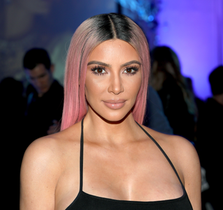 Bild könnte Kim Kardashian Human Person Fashion und Premiere enthalten
