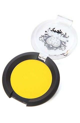 La imagen puede contener cosméticos y maquillaje facial