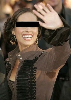 La imagen puede contener ropa, rostro, humano y persona.