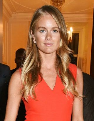 Slika lahko vsebuje Cressida Bonas Human Person Fashion Premiere Clothing Večerna obleka Oblačila in ogrinjalo