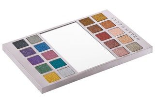 Den här bilden kan innehålla Paint Container Palette och Rug