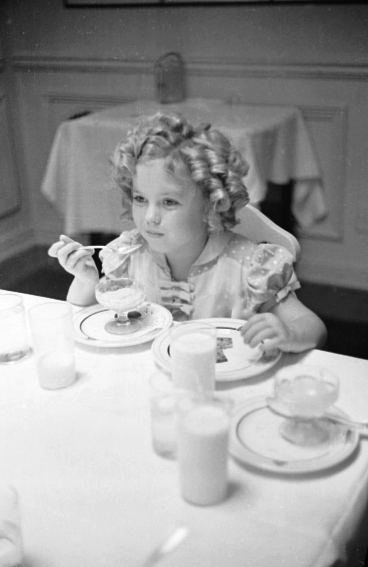 La imagen puede contener Persona humana Platillo Cerámica Plato de comida Comida y restaurante