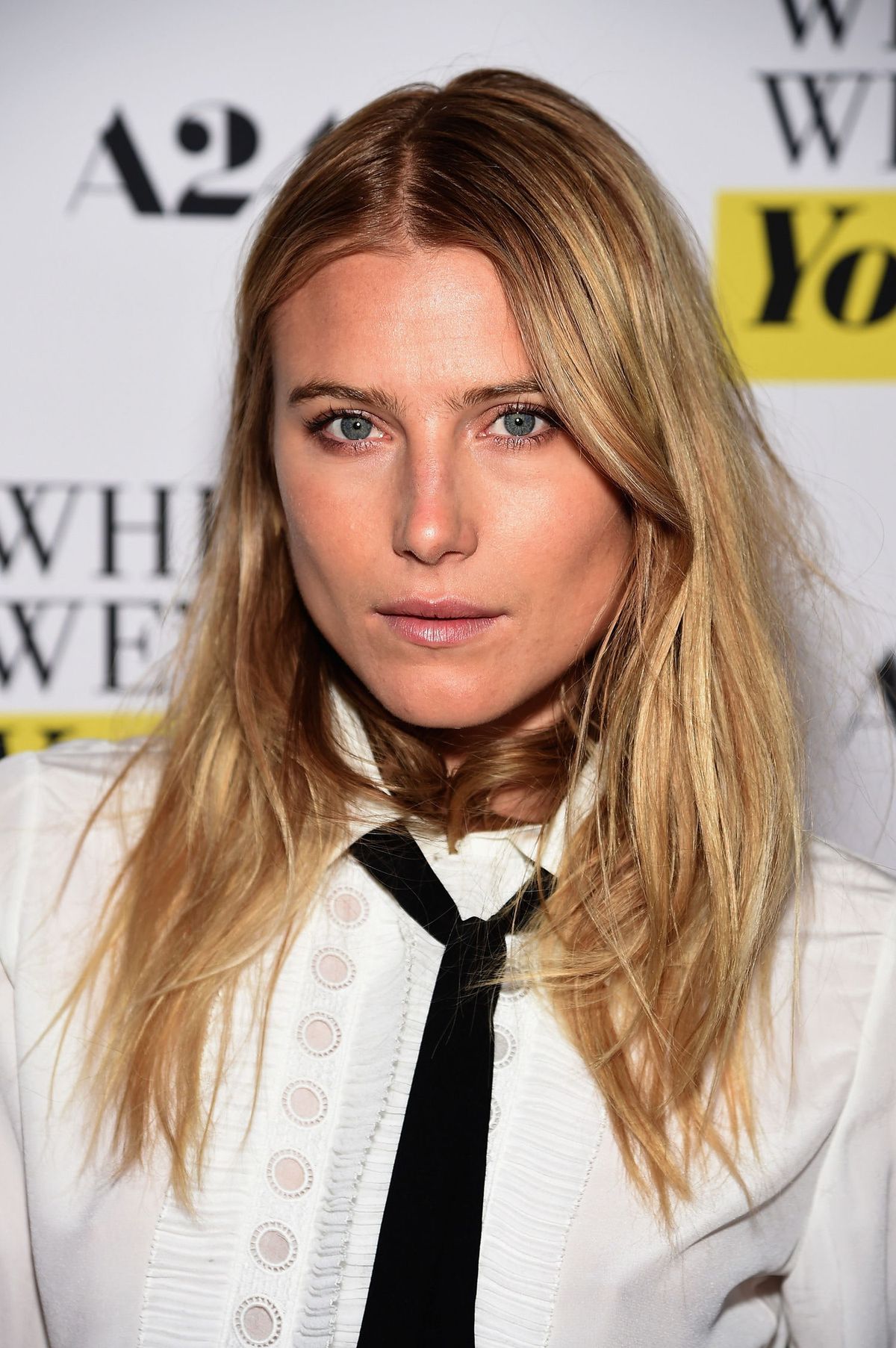 La imagen puede contener Accesorios de corbata Accesorio Persona humana Dree Hemingway y rostro