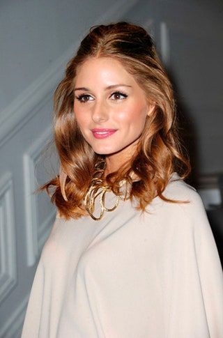 ในภาพอาจจะมี Olivia Palermo Face Human Person Clothing Apparel and Female