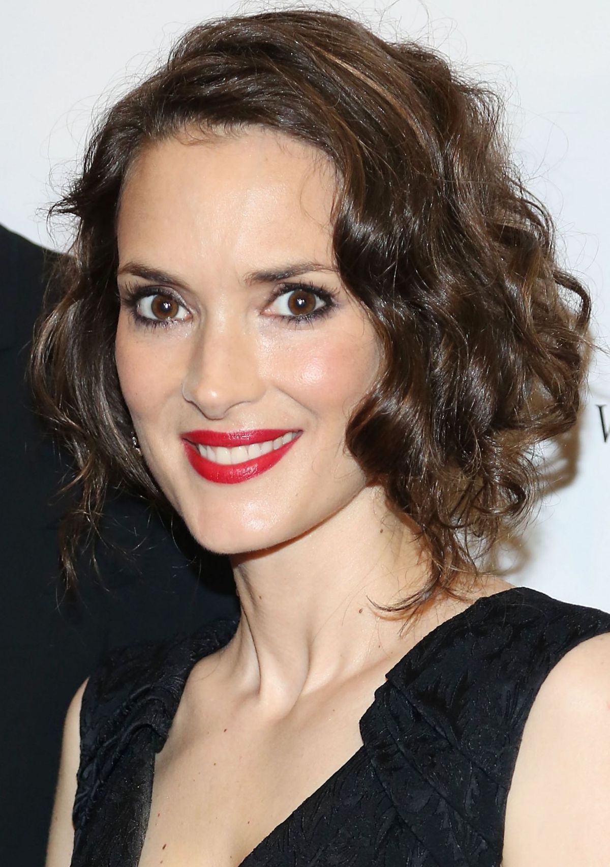 Slika lahko vsebuje Obraz Človeška oseba Winona Ryder šminka in kozmetika za lase