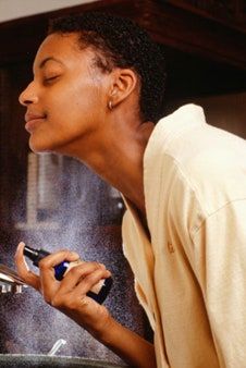 Bild kann enthalten Mensch Elektronik Telefon Handy SMS Handy Handheld Computer und Computer