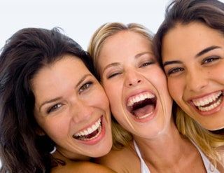 Bild könnte enthalten Gesicht Mensch Mensch Lächeln Menschen Foto Fotografie Porträt Lachen und Selfie