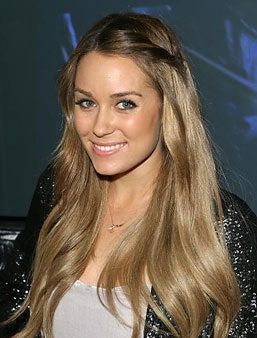 Slika lahko vsebuje Lauren Conrad Lasje Dekle Človek Ženska Teen Kid Blonde Oseba Ženska in otrok