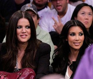 Slika lahko vsebuje Khlo Kardashian Človeška oseba Kim Kardashian Množica in zmenki