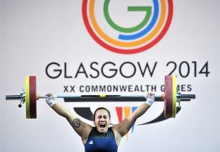 La imagen puede contener Persona humana Bambang Widjojanto Ropa Ropa Deporte y deportes