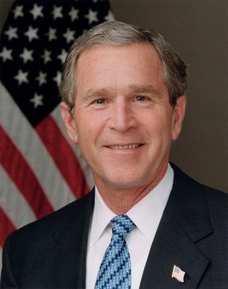 La imagen puede contener Corbata Accesorios Accesorio Traje Abrigo Ropa Abrigo Ropa George W. Bush Humano y Persona