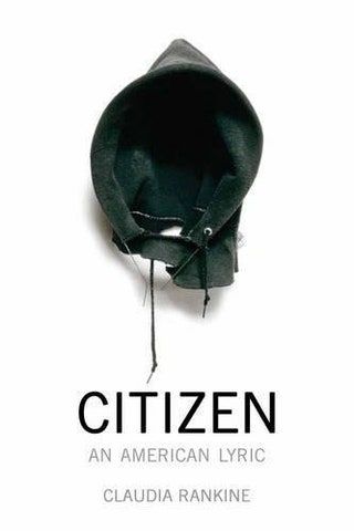Bilden kan innehålla kläder, hjälm, hjälm och mössa