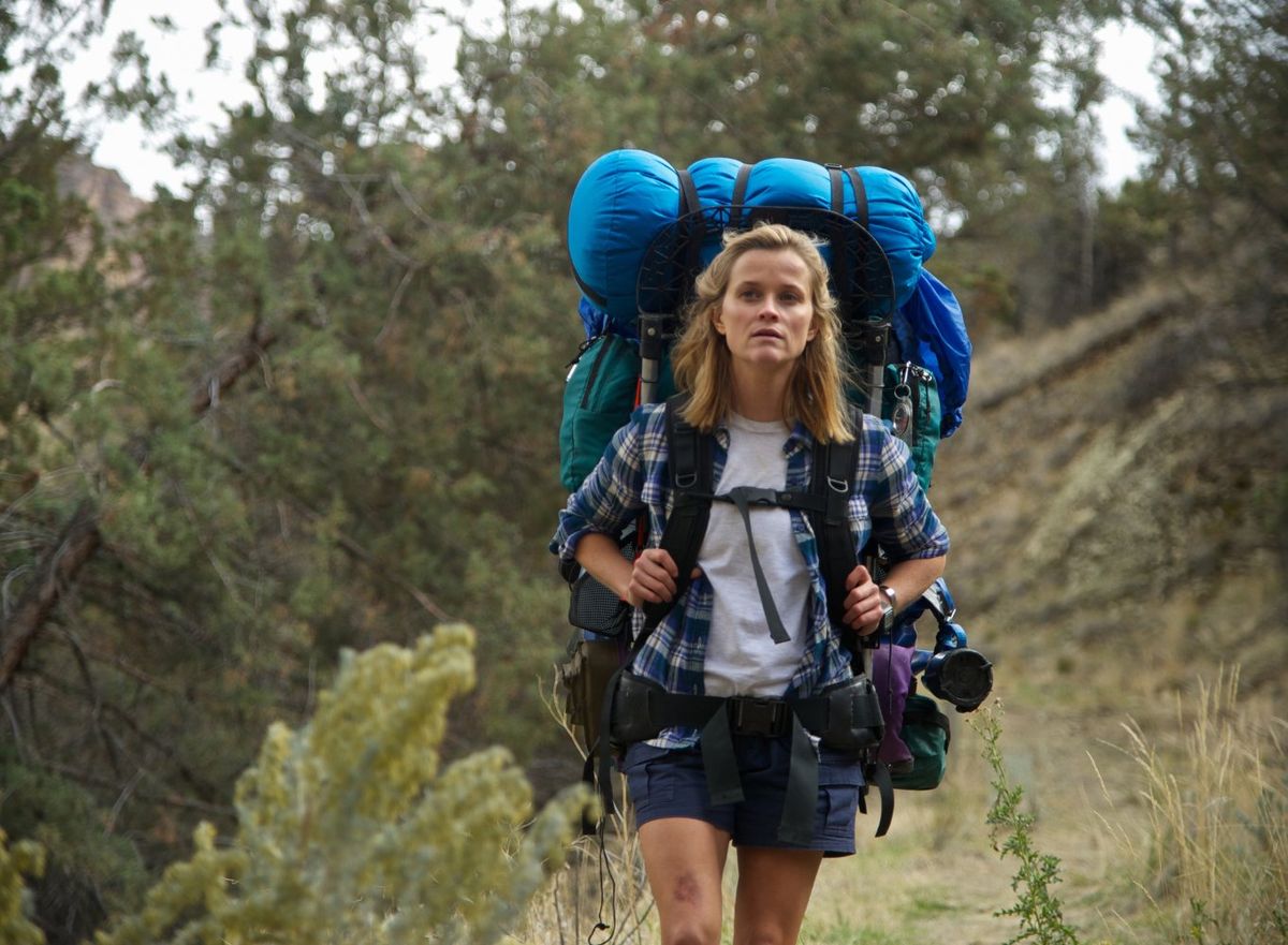 Dieses Bild kann enthalten Mensch Abenteuer Freizeitaktivitäten Shorts Bekleidung Bekleidung Wandern und Outdoor