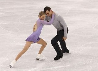 La imagen puede contener Persona humana Deporte Deportes Patinaje Patinaje sobre hielo Ropa Calzado Ropa Zapato y pista