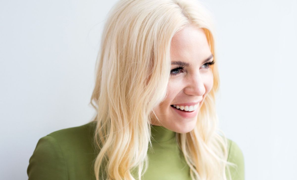 Bild könnte enthalten Weibliche Frau Teen Blonde Mädchen Kind Mensch Mensch Kind Gesicht und Lächeln