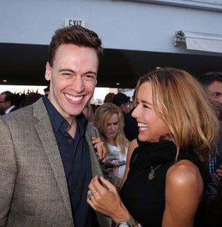 La imagen puede contener Erich Bergen Persona humana Traje Abrigo Ropa Abrigo Ropa y moda