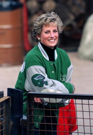 La imagen puede contener Persona humana Diana Princesa de Gales Ropa Ropa y manga