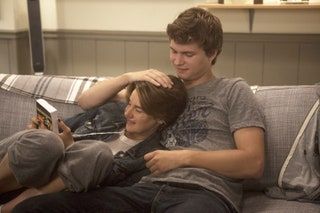 LA FALLA EN NUESTRAS ESTRELLAS por Shailene Woodley Ansel Elgort 2014.