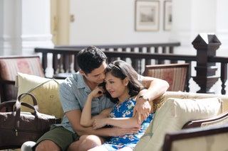 Asiáticos ricos locos de izquierda Henry Golding Constance Wu