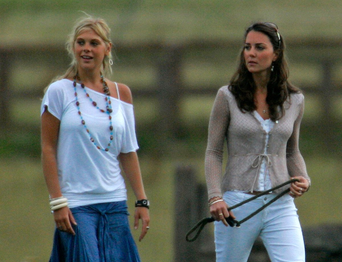 Kate Middleton in Chelsy Davy se udeležita dobrodelne polo tekme 2006