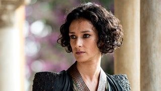 Slika lahko vsebuje Indira Varma Face Human Person Clothing Apparel Smile in Female