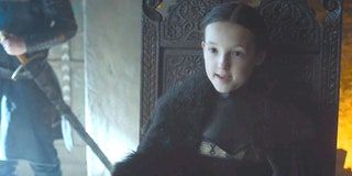 Slika lahko vsebuje Bella Ramsey Obraz Človeška oseba Nasmeh Oblačila Oblačila Fotografija Fotografija Portret in pohištvo