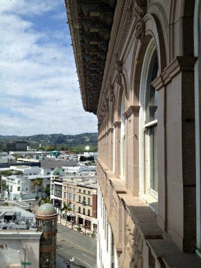 La imagen puede contener Edificio Urbano Ciudad Ciudad Arquitectura de gran altura Balcón Barrio y Metrópolis