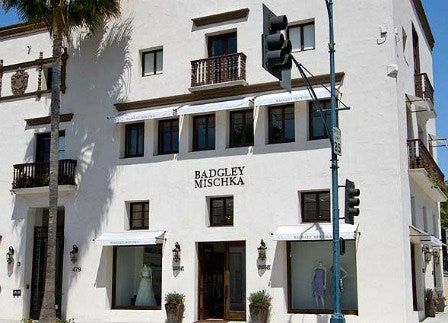 La imagen puede contener Edificio Vivienda Condominio Semáforo Casa Villa Hotel Barrio urbano Pueblo y ciudad