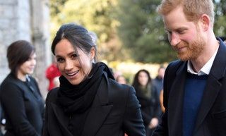 La imagen puede contener Ropa Ropa Persona humana Abrigo Abrigo Traje Príncipe Harry Meghan Markle y Esmoquin