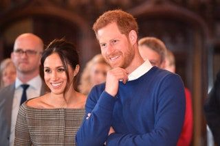 La imagen puede contener Príncipe Harry Persona humana Traje Ropa Abrigo Abrigo Ropa Gafas Accesorios y accesorios