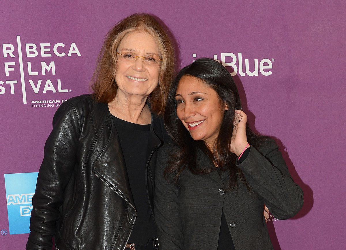 La imagen puede contener Haifaa alMansour Ropa Ropa Abrigo Chaqueta Gloria Steinem Persona humana y moda