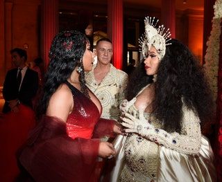 Nicki Minaj y Cardi B en la Met Gala 2018.