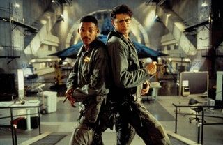 La imagen puede contener Persona humana Ropa Ropa Uniforme militar Militar Will Smith Blindado y ejército