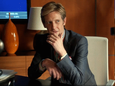 Bild könnte Gabriel Mann Human Person Lampe und Tischlampe enthalten